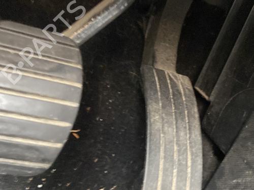 Used Pedal RENAULT TWINGO III (BCM_, BCA_) 1.0 SCe 75 (73 hp) 28049437