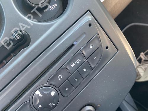 Used Radio Radio 36653995 36653995