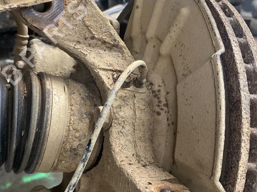 Used Left front steering knuckle Left front steering knuckle SUZUKI GRAND VITARA II (JT, TE, TD) 1.9 DDiS All-wheel Drive (JT419, TD44, JB419WD, JB419XD,... (129 hp) 31951051 31951051
