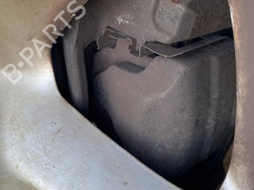 Used Right front brake caliper NISSAN X-TRAIL II (T31) 2.0 dCi 4x4 (150 hp) 30821289