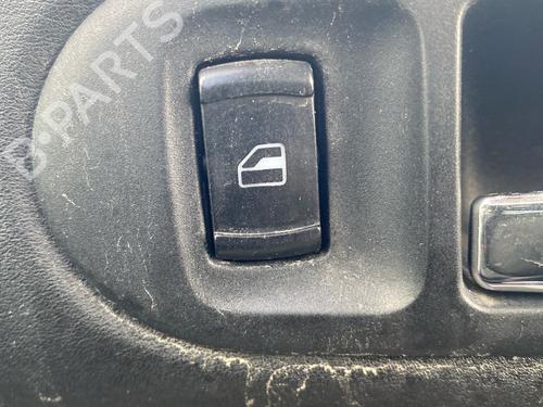 Used Right front window switch Right front window switch VW GOLF IV (1J1) 1.4 16V (75 hp) 39606994 39606994