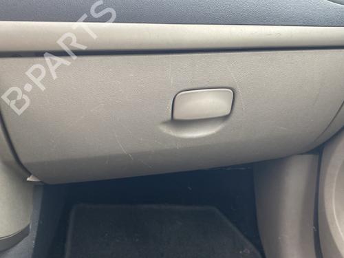 Used Glove box RENAULT CLIO III (BR0/1, CR0/1) 1.5 dCi (BR17, CR17) (86 hp) 30816863