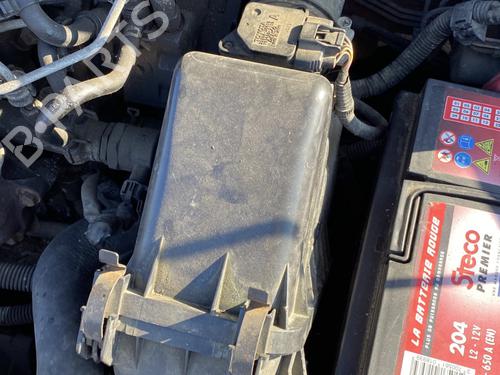 Used Air filter box Air filter box TOYOTA YARIS (_P1_) 1.4 D-4D (NLP10_, NLP10R) (75 hp) 33553334 33553334