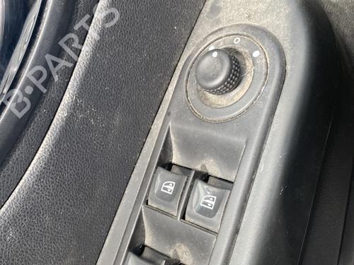 Used Left front window switch RENAULT CAPTUR I (J5_, H5_) 0.9 TCe 90 (90 hp) 27159419