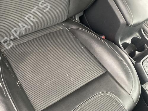 Used Right front seat RENAULT KOLEOS I (HY_) 2.0 dCi 4x4 (HY0K) (150 hp) 31977690