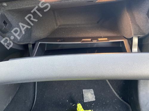 Used Glove box Glove box RENAULT MEGANE IV Hatchback (B9A/M/N_) 1.2 TCe 130 (B9MR) (130 hp) 32481412 32481412
