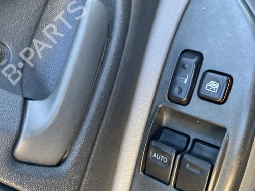 Used Left front window switch Left front window switch TOYOTA YARIS (_P1_) 1.4 D-4D (NLP10_, NLP10R) (75 hp) 33553372 33553372