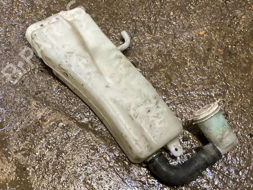 Used Windscreen washer tank Windscreen washer tank 19910574 19910574