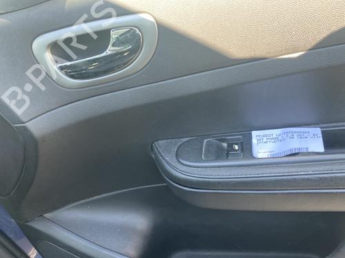 front-right-panel-peugeot-307-3ac-2000-2001-2002-2003-2004-2005-2006-2007-2008-2009-2010-2011-2012-25934437 main image