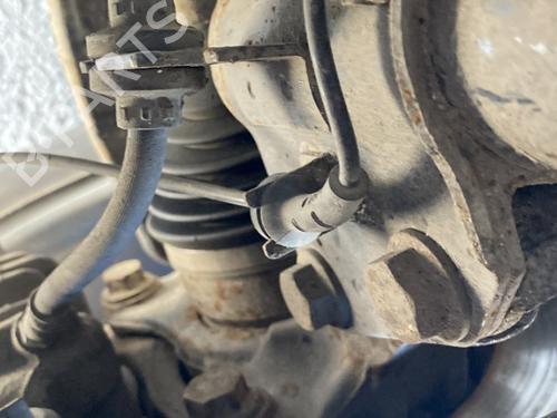 Used Left front steering knuckle Left front steering knuckle RENAULT MASTER III Van (FV) 2.3 dCi 145 FWD (FV0E, FV0F, FV0H, FV02, FV0M, FV0S,... (146 hp) 32499323 32499323