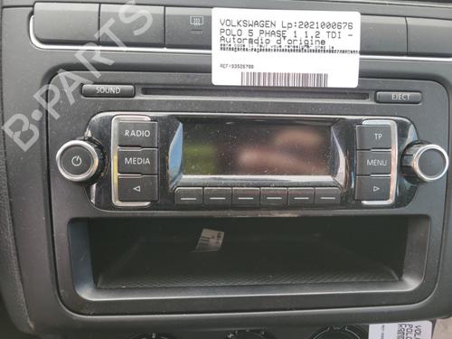 Used Radio VW POLO V (6R1, 6C1) 1.2 TDI (75 hp) 20174109