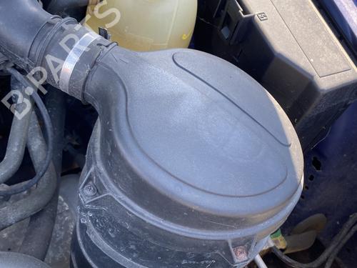 Used Air filter box RENAULT MEGANE I Cabriolet (EA0/1_) 1.6 e (EA0F) (90 hp) 26743844