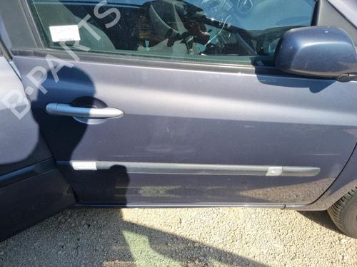 Used Right front door RENAULT CLIO III (BR0/1, CR0/1) 1.5 dCi (BR17, CR17) (86 hp) 21561331