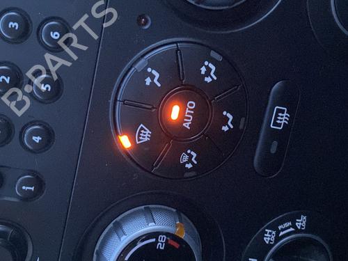 Used Climate control Climate control SUZUKI GRAND VITARA II (JT, TE, TD) 1.9 DDiS All-wheel Drive (JT419, TD44, JB419WD, JB419XD,... (129 hp) 31908896 31908896