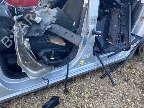 Sideskirt links PEUGEOT 308 II (LB_, LP_, LW_, LH_, L3_) 1.6 HDi / BlueHDi 115 (115 hp) 21594897