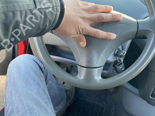 Used Steering wheel Steering wheel TOYOTA YARIS (_P1_) 1.4 D-4D (NLP10_, NLP10R) (75 hp) 33553378 33553378