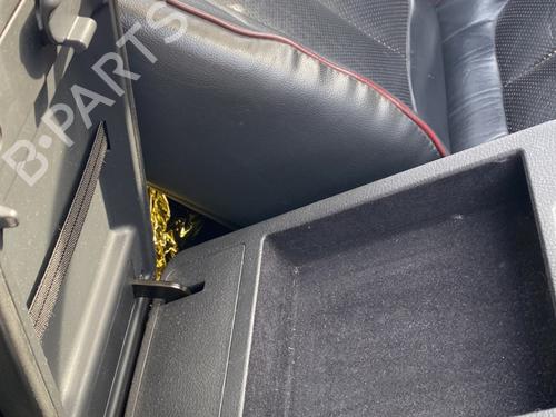 Used Armrest / Center console Armrest / Center console HYUNDAI SANTA FÉ II (CM) 2.2 CRDi GLS 4x4 (150 hp) 30133319 30133319