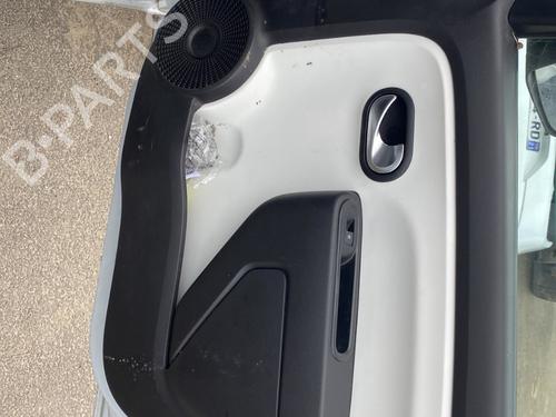 Høyre frontpanel RENAULT TWINGO III (BCM_, BCA_) 1.0 SCe 65 (BCMJ) (65 hp) 33114972