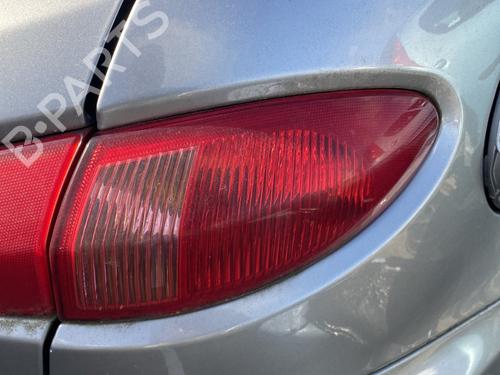 Højre baglygte ALFA ROMEO 147 (937_) 1.9 JTDM 8V (937.AXD1A, 937.AXU1A, 937.BXU1A) (120 hp) 28579034