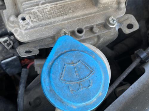 Réservoir lave-glace SUZUKI GRAND VITARA II (JT, TE, TD) 1.9 DDiS All-wheel Drive (JT419, TD44, JB419WD, JB419XD,... (129 hp) 31919169