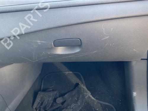 Used Glove box RENAULT MEGANE III Hatchback (BZ0/1_, B3_) 1.5 dCi (BZ09, BZ0D, BZ1W, BZ29, BZ14) (110 hp) 26594390
