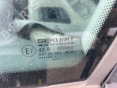 rear-right-quarter-glass-citroen-c5-i-dc_-2001-2002-2003-2004-2005-40465653 main image