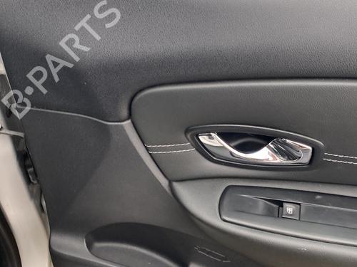 Used Front right panel Front right panel RENAULT SCÉNIC III (JZ0/1_) 1.5 dCi (JZ02, JZ0R) (95 hp) 32983729 32983729
