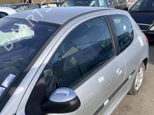 Used Front left door window PEUGEOT 206 Hatchback (2A/C) 1.4 16V (88 hp) 30302409