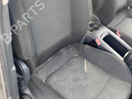 Used Right front seat PEUGEOT 5008 (0U_, 0E_) 2.0 HDi 150 / BlueHDi 150 (150 hp) 28048083