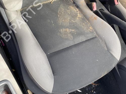 Used Right front seat RENAULT CLIO III (BR0/1, CR0/1) 1.5 dCi (C/BR0G, C/BR1G) (68 hp) 29422486