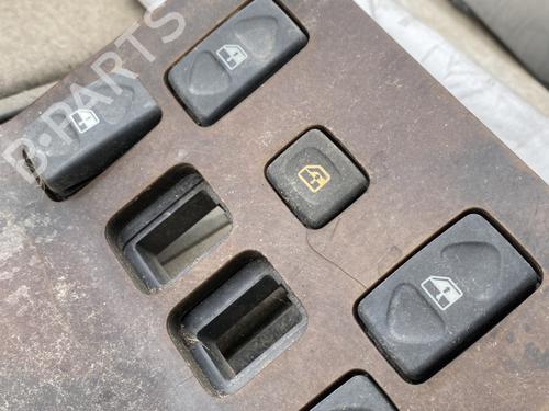 Used Left front window switch Left front window switch LAND ROVER DISCOVERY II (L318) 2.5 Td5 4x4 (139 hp) 33174050 33174050