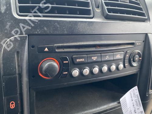 Used Radio PEUGEOT EXPERT Van (VF3A_, VF3U_, VF3X_) 1.6 HDi 90 16V (90 hp) 31019147