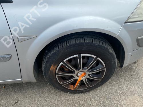 right-front-fenders-renault-megane-ii-saloon-lm01_-2003-36371958 main image