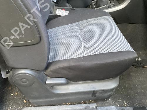 Used Right front seat Right front seat SUZUKI GRAND VITARA II (JT, TE, TD) 1.9 DDiS All-wheel Drive (JT419, TD44, JB419WD, JB419XD,... (129 hp) 33554392 33554392