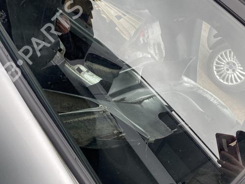 rear-right-door-window-mazda-6-hatchback-gg-2002-2003-2004-2005-2006-2007-2008-32393029 main image