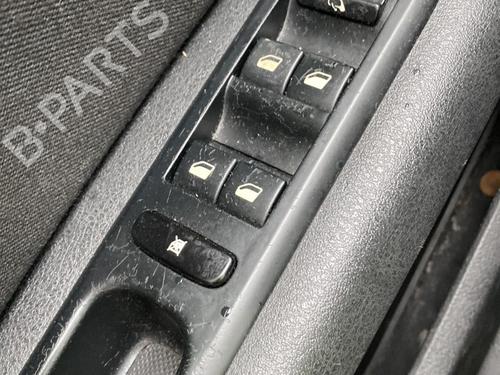 Used Left front window switch PEUGEOT 407 (6D_) 2.0 HDi 135 (6DRHRH, 6DRHRE, 6DRHRG, 6DRHRJ) (136 hp) 29191687