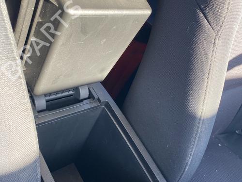 Used Armrest / Center console Armrest / Center console 39426608 39426608