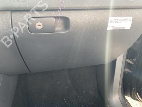 Used Glove box VW GOLF PLUS V (5M1, 521) [2004-2013]  22123821
