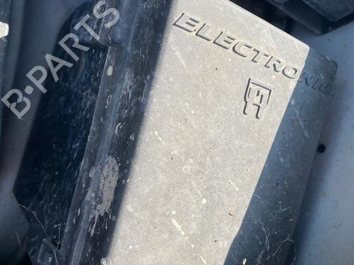 Used Fuse box Fuse box 37611703 37611703