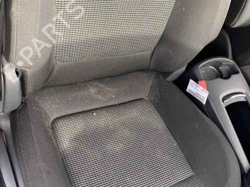 Used Right front seat Right front seat PEUGEOT 5008 (0U_, 0E_) 1.6 HDi (112 hp) 32781559 32781559