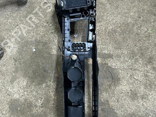 Used Middle console Middle console VW POLO VI (AW1, BZ1, AE1) 1.0 (65 hp) 19910844 19910844