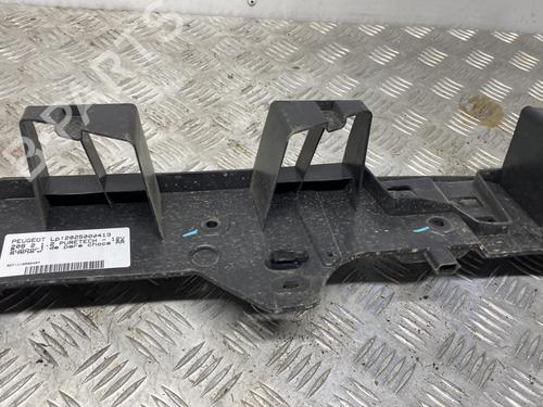 Used Rear bumper bracket Rear bumper bracket PEUGEOT 208 II (UB_, UP_, UW_, UJ_) 1.2 PureTech 100 (101 hp) 28366833 28366833
