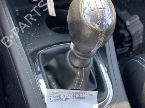 Used Gear lever RENAULT MEGANE III Hatchback (BZ0/1_, B3_) 1.5 dCi (BZ09, BZ0D, BZ1W, BZ29, BZ14) (110 hp) 26526461