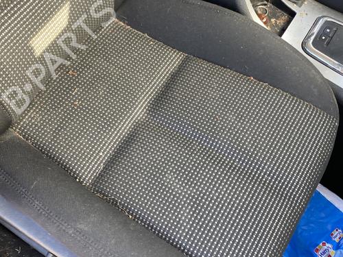 Used Right front seat Right front seat PEUGEOT 407 (6D_) 2.0 HDi 135 (6DRHRH, 6DRHRE, 6DRHRG, 6DRHRJ) (136 hp) 29614704 29614704