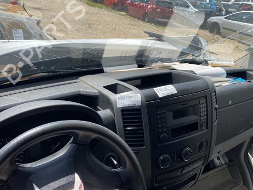 Used Dashboard Dashboard MERCEDES-BENZ SPRINTER 5-t Platform/Chassis (B906) 513 CDI (906.155, 906.253, 906.255, 906.153) (129 hp) 26584142 26584142