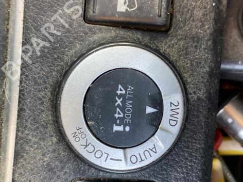 Used Gear lever NISSAN X-TRAIL II (T31) 2.0 dCi 4x4 (150 hp) 30821304