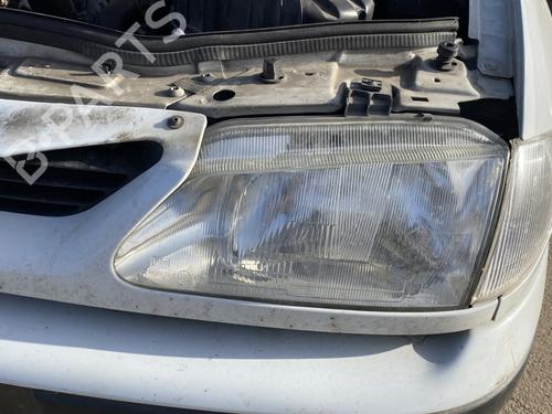 left-headlight-renault-megane-i-ba01_-1995-1996-1997-1998-1999-2000-2001-2002-2003-2004-32734201 main image
