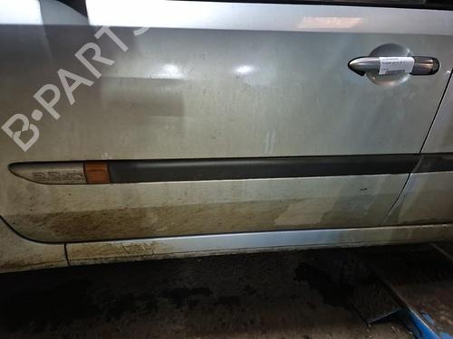 Used Door moulding trim RENAULT LAGUNA II Grandtour (KG0/1_) 2.2 dCi (KG0F) (150 hp) 22120648