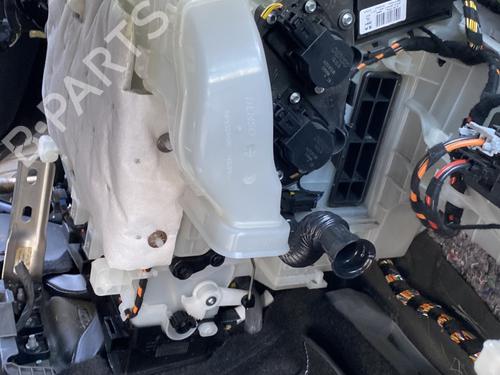 Used Heater matrix box Heater matrix box CITROËN C4 Picasso II 1.6 HDi / BlueHDi 115 (115 hp) 33701741 33701741