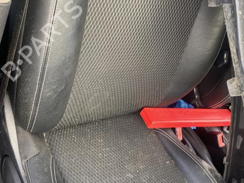 Sæde højre fortil RENAULT CLIO III (BR0/1, CR0/1) 1.5 dCi (C/BR0G, C/BR1G) (68 hp) 32449142